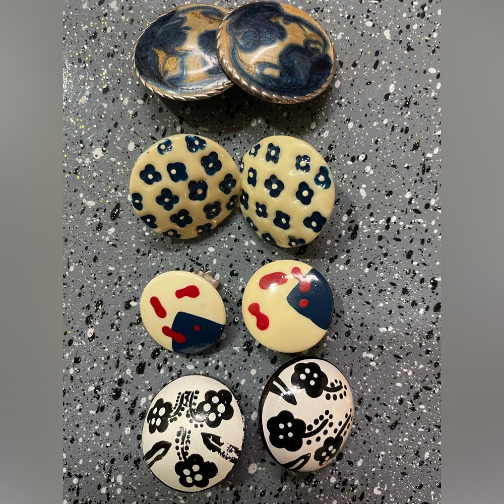 4 pair of Vintage Earrings. 3 pierced and 1 clip on. They are really cute !!